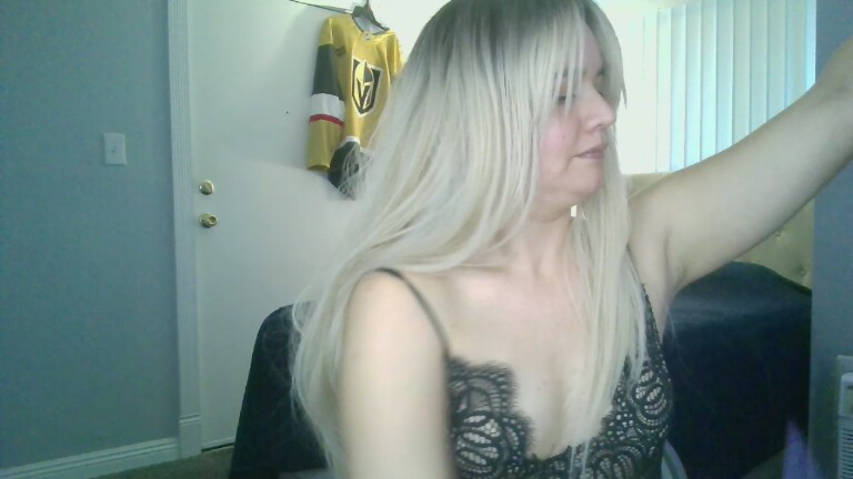 BellaStoneXO's Streamate show and profile