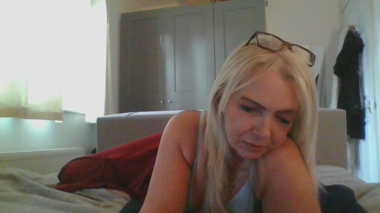 Elly49's Streamate show and profile