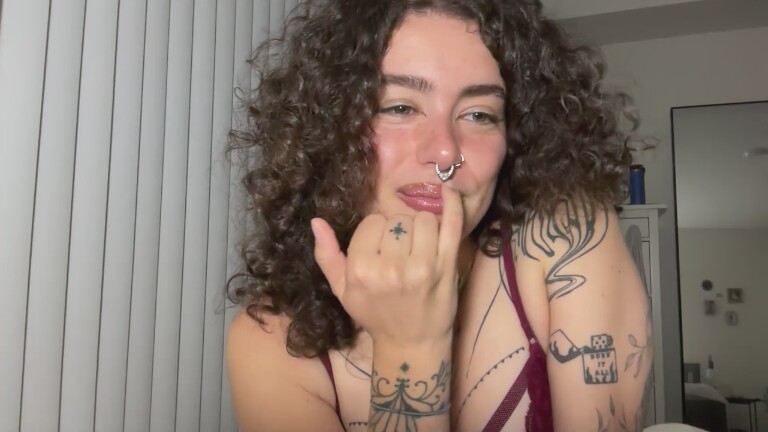 Velvette_Peach's Streamate show and profile